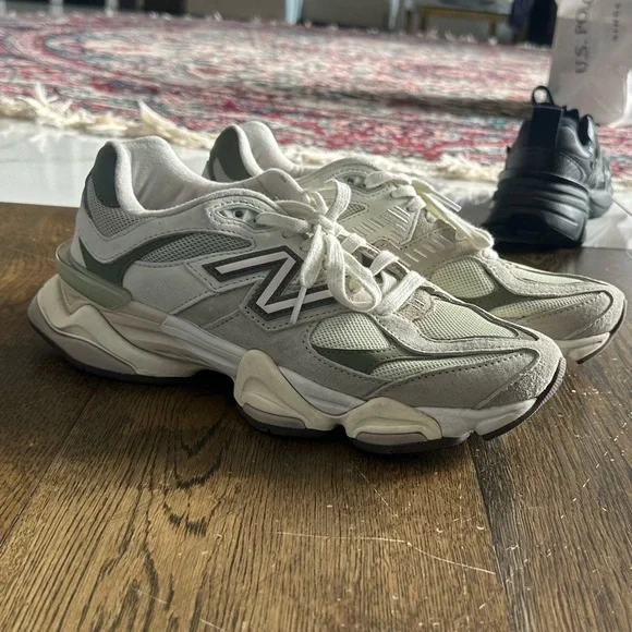 New balance 9060 Sneakers Like New Green White Womens 9 US - Picture 2 of 5